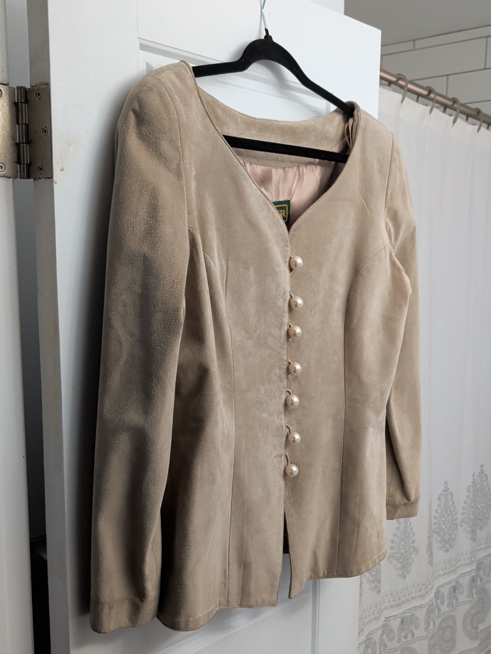 Danier beige Suede Jacket PTP 20"